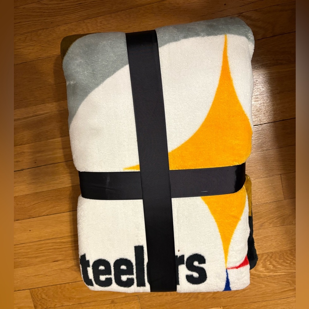 NFL Steelers Micro Sherpa Throw in Black and Gold - Picture 2 of 5